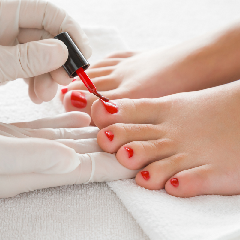 Fusspflege_pediküre_fuss_nägel_naildesign_hornhaut_fussmassage_nagellack_shellack_kallus_feet_nails
