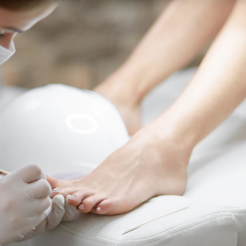 Fusspflege_pediküre_fuss_nägel_naildesign_hornhaut_fussmassage_nagellack_shellack_kallus_feet_nails